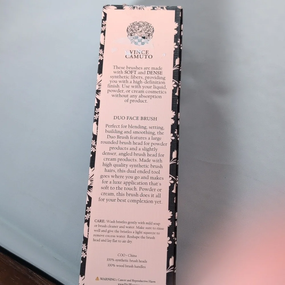 Vince Camuto Luxury Beauty Collection Duo Face Brush Rose Gold Handle